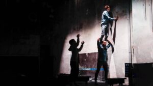 <i>Proximidad al circo</i> por Jordi Mas y David Candelich de MUR (Camaleònica producciones)