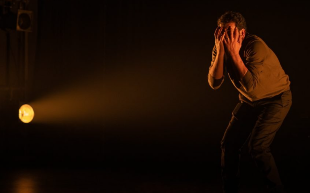 <i>Trapped in Hope / Preso en la esperanza / مسجون في الامل</i>